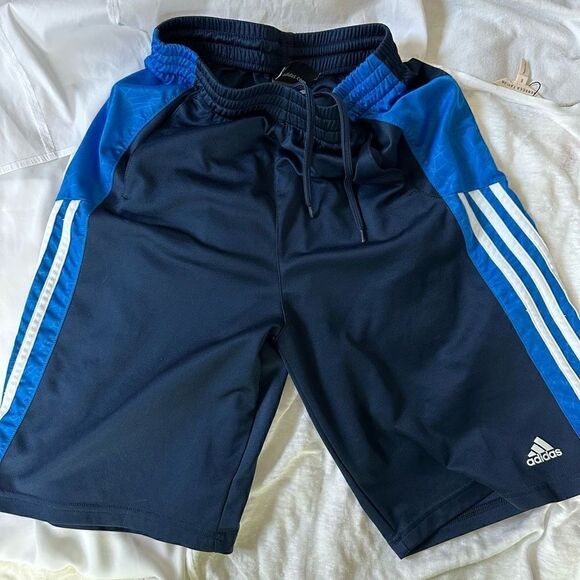 Adidas boys shorts size 14 - Picture 1 of 2